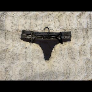 Set of 2 NWT Calvin Klein cotton thongs Size M